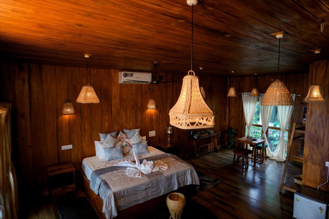 Driftwood Beach Resort Varkala Exteriör bild